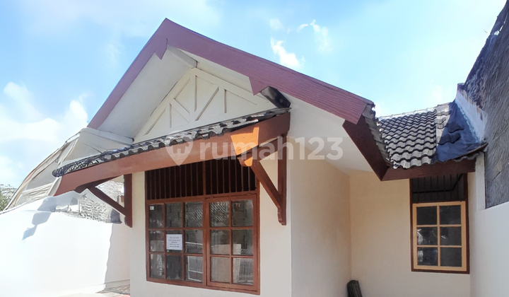 Rumah Bersih di Komplek Perumahan Pucang Gading 1