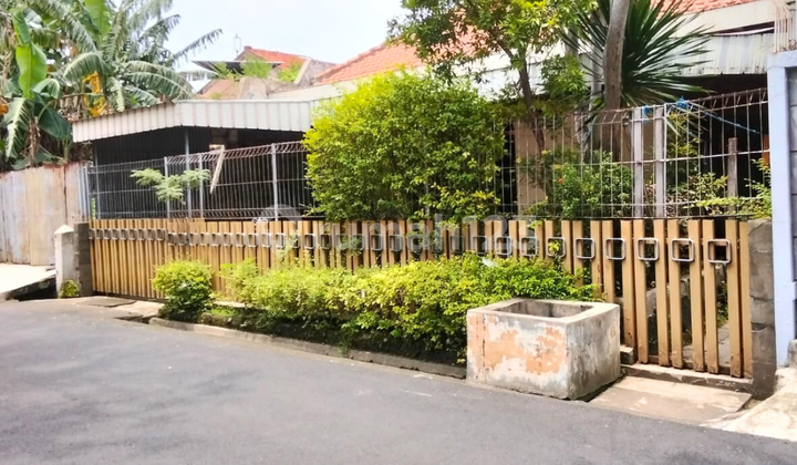 Jual Rumah Asri Tengah Kota Hanya 1 Menit ke Jl Dr Cipto di Karimata Karangtempel Semarang 1