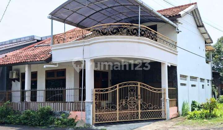 Jual Rumah 2 Lantai Siap Huni Tengah Kota di Halmahera Semarang 1