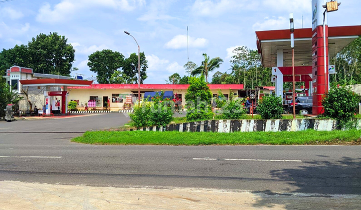 Active Gas Station on the Main Route of Sempu Limpung Batang.
