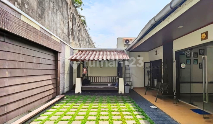 Sewa Rumah Mewah Full Furnished Kawasan Elite di Candi Golf Semarang 1