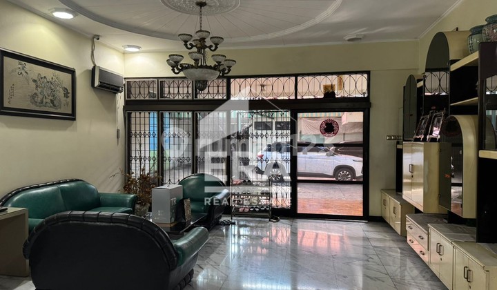 Spacious House Ready to Occupy with Bonus 2 Shop-House Units at KHM Mansyur, West Pekalongan Spacious House Ready to Occupy with Bonus 2 Shop-House Units at KHM Mansyur, West Pekalongan