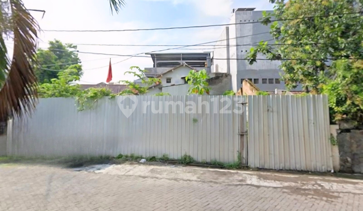 Premium Land Hook Location Suitable for Business in the City Center of Anggrek Pekunden 1