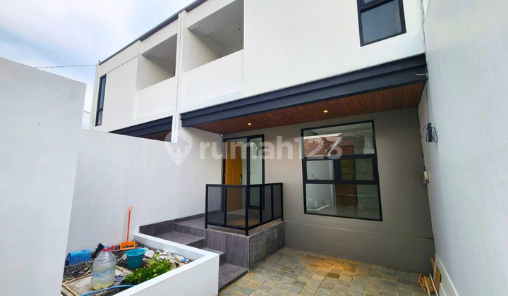 Rumah 2 Lantai Minimalis Modern 7 Menit Dari Exit Tol Gayamsari di Menjangan 1