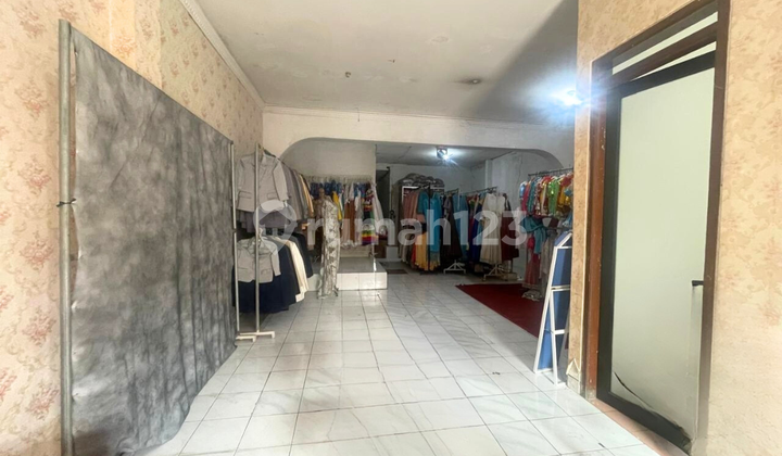 Ruang Usaha 2 Lantai Sangat Strategis Pinggir Jalan Dekat Pusat Bisnis di Kauman 1