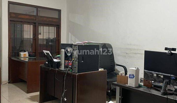 Rumah Tengah Kota Cocok Untuk Kantor Erlangga Pleburan 2