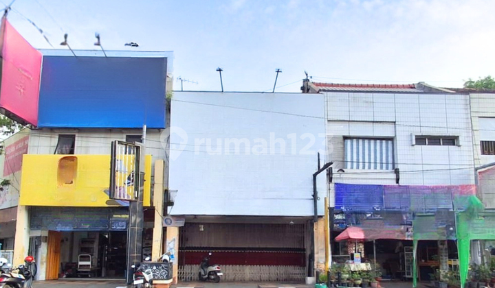 Jual Ruko Ada 3 Kamar bisa Usaha serta Hunian di Pinggir Jalan Alun Alun Kudus