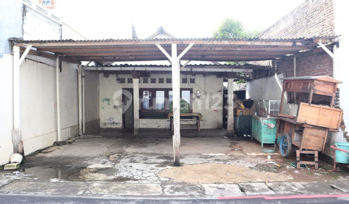 Rumah Hitung Tanah Dekat kampus Unika di Dewi Sartika 1