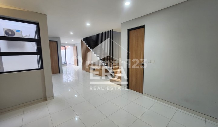 Rumah 2 Lantai Minimalis Modern 7 Menit Dari Exit Tol Gayamsari di Menjangan 2