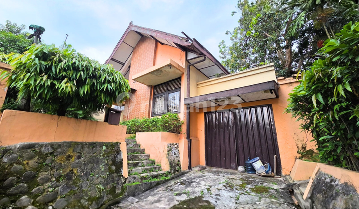 Jual Rumah Hitung Tanah Konstruksi Kayu Jati di Petompon Gajahmungkur Semarang 1