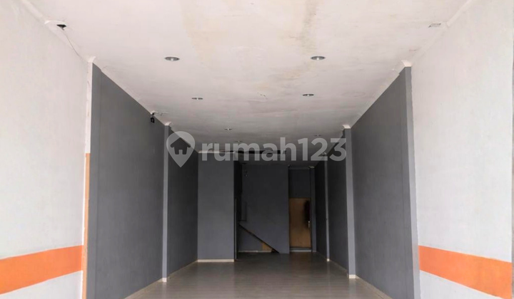 Rent a 2-Story Shop House on the Main Road with Truck Access in Sukun, Banyumanik, Semarang 1