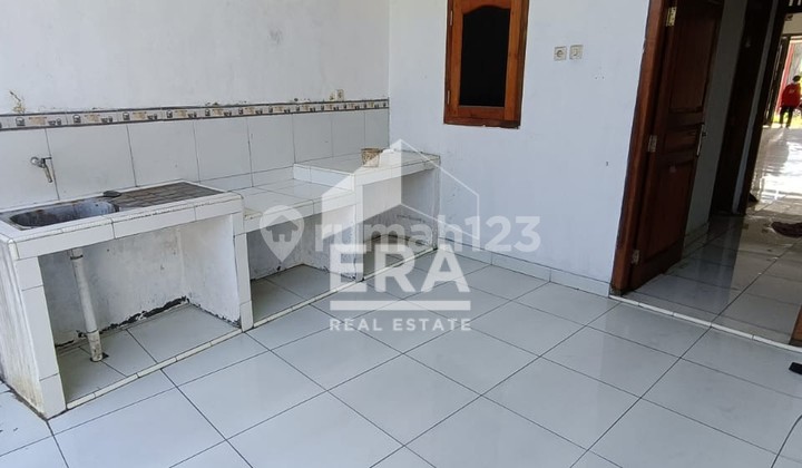 Shop House Suitable for Business on the Busy Sudirman Street, Grobogan 2