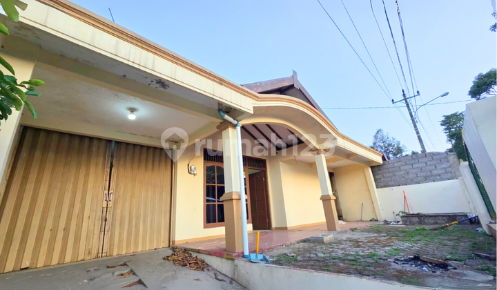 Rumah Bagus Siap Huni di Pinggir Jalan Ledok Argomulyo Salatiga Rumah Bagus Siap Huni di Pinggir Jalan Ledok Argomulyo Salatiga