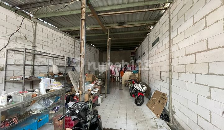 Roadside Shop House in the Middle of the City, East Ligu, Semarang 2