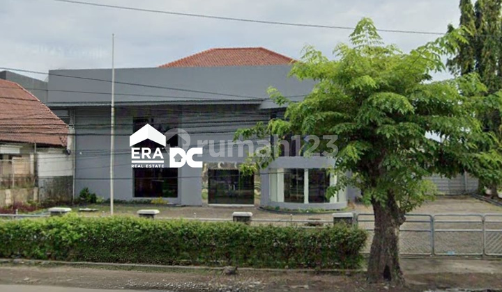 Spacious Business Space in the City Center Suitable for Showroom on DI Panjaitan Spacious Business Space in the City Center Suitable for Showroom on DI Panjaitan