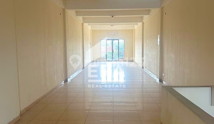4-Storey Shop House with Backyard and Rooftop in Diponegoro Square Salatiga 4-Storey Shop House with Backyard and Rooftop in Diponegoro Square Salatiga