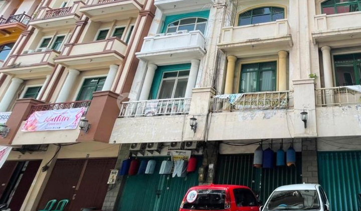 Sell Ready-to-Use 4-Story Shop House Suitable for Office at Sentra Fortuna Surabaya 1