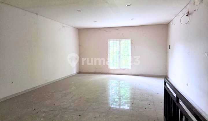 Affordable 2-Story Shop House for Rent in City Center Near the Square on Jl Pemuda Pati 1