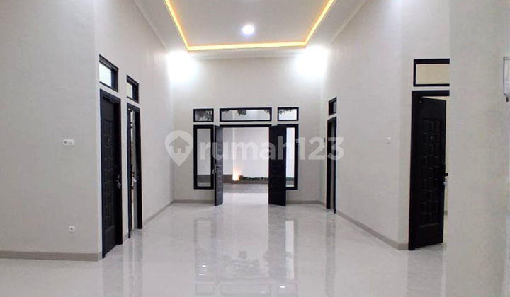 Jual Rumah Baru High Ceilling Siap Huni di Halmahera Semarang 1
