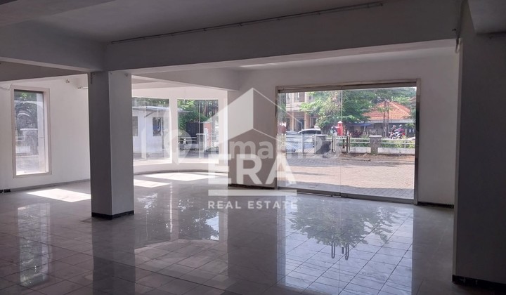 Spacious Business Space in the City Center Suitable for Showroom on DI Panjaitan 2