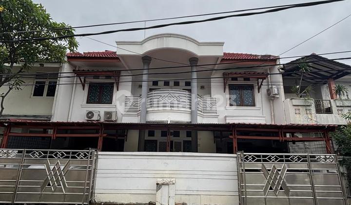 Dijual Rumah Luas 3 Lantai di Duren Sawit Jakarta