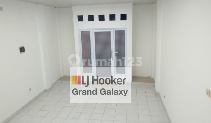 Ready-to-Occupy Shophouse Near Mall and Toll Road in Villa Pekayon, Bekasi City 2