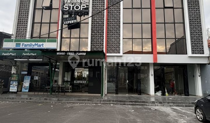 For Rent: 3-Storey Shop House by Main Road in Jatiwaringin, Bekasi For Rent: 3-Storey Shop House by Main Road in Jatiwaringin, Bekasi