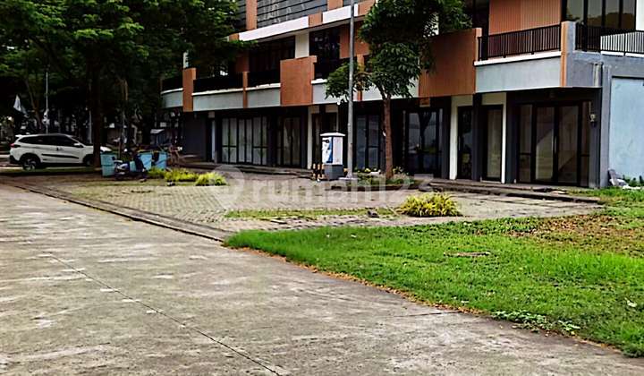 Greenpoint Shop House in Green Ara Housing, Mutiara Gading City Street, Bekasi.