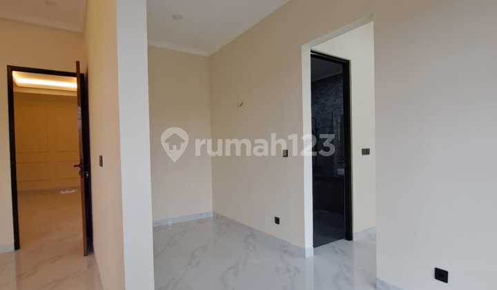 Brand New Ready-to-Occupy American Classic Model House in BSD Griya Loka, Tangerang 2