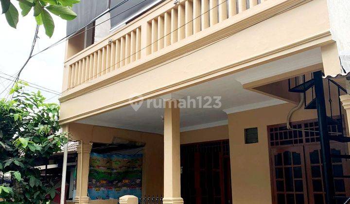 Dijual Rumah 2 Lantai 3 Kamar Tidur di Perumahan Dasana Indah 1