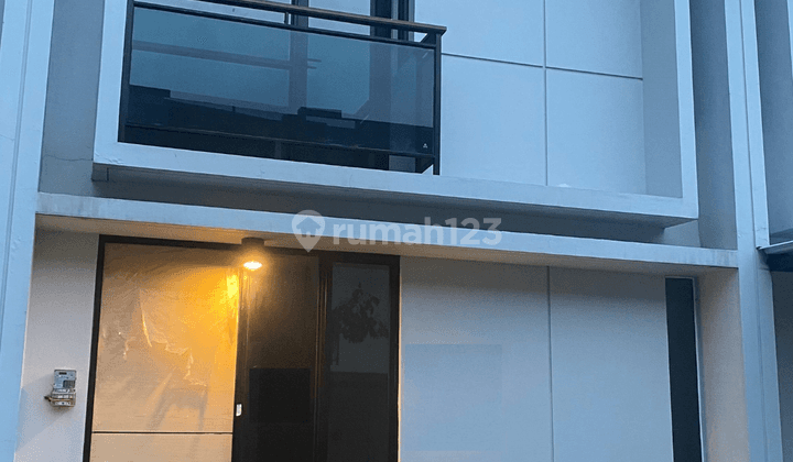 Rumah Cantik 2 Lantai 15 Menit Ke Mall Dan Tol  2