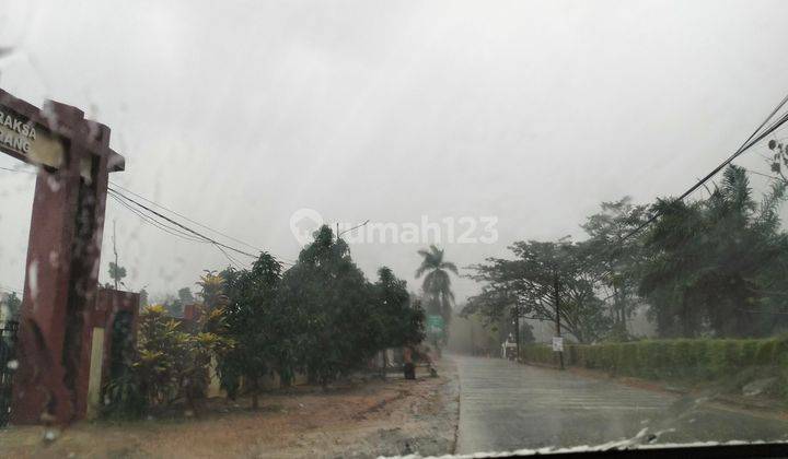 Tanah komersial N Strategis di Jual di pinggir jalan raya  Tapos .cocok untuk perumahan dll 15 menit ke Podomoro city Tenjo dan stasiun .10 menit ke Pemda 3 raksa 2