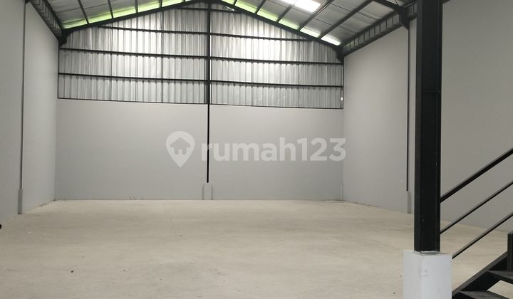 Gudang baru disewakan.akses 40 feet. Siap huni percis jl raya tigarkasa 2