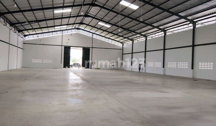 Logistics Warehouse for Lease, Pre-order Total of 50 Units Special Logistics and Warehousing Warehouses Total.81 Units Warehouse Visit and Booking Available Now. Access: 10 Minutes from West Balaraja Toll.