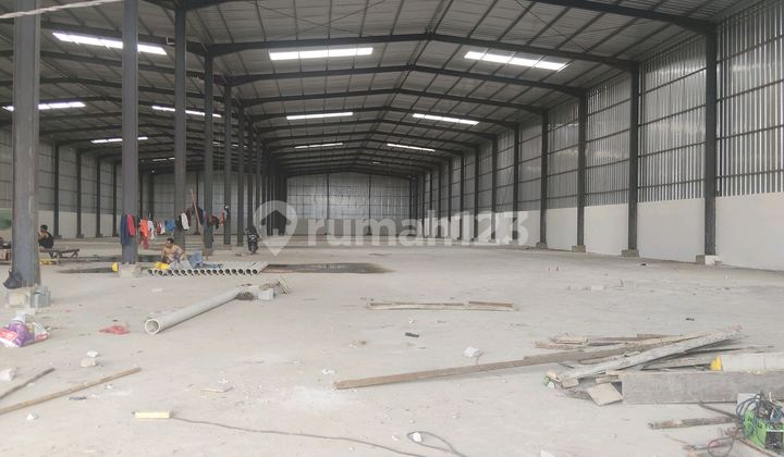 Industrial Warehouse For Rent. Only 1 KM from Legok Toll. and 2 KM from Gading Serpong Access 40 Feet Industrial Warehouse For Rent. Only 1 KM from Legok Toll. and 2 KM from Gading Serpong Access 40 Feet