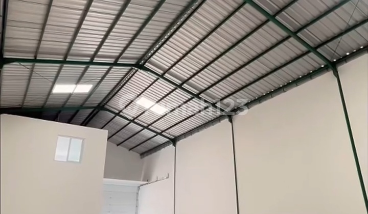 Gudang Baru Di Jual Siap Pakai. Kades Jalan Cor Beton Hot Mic Row 20 ******** 7 Km Dari Tol Balaraja Barat