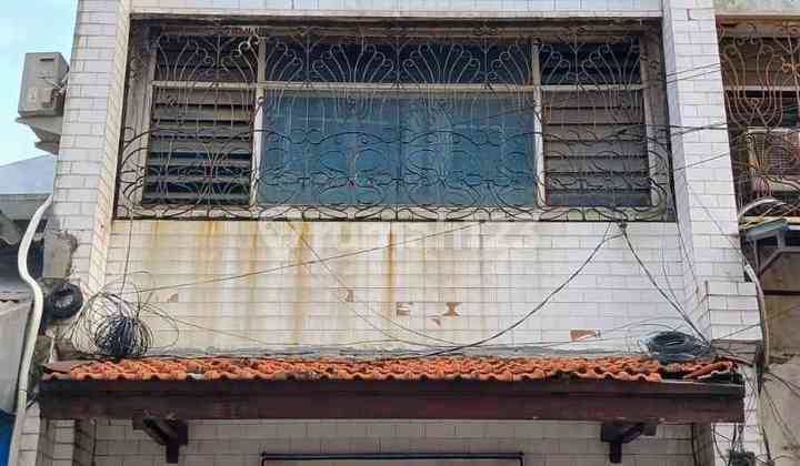 Ruko Strategis Jalan Gula, Surabaya - Bangunan 3.5 Lantai