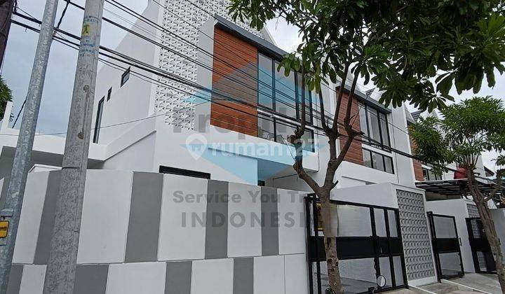 Rumah 2 Lantai Bagus di Gading Pantai V (Hook), Surabaya 2