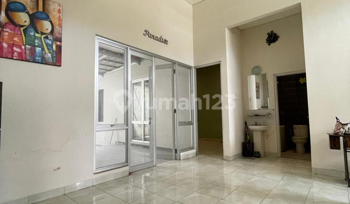 Rumah Rapi Jalan Lebar Dekat Taman di Ifolia Harapan Indah Rumah Rapi Jalan Lebar Dekat Taman di Ifolia Harapan Indah