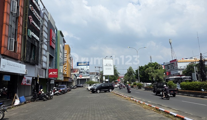 Ready-to-Use 3-Story Ruko in Tambun City, Busy in Bekasi Regency Ready-to-Use 3-Story Ruko in Tambun City, Busy in Bekasi Regency