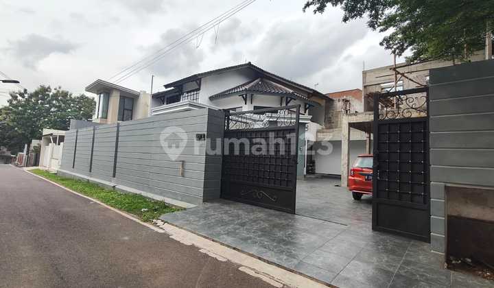 Rumah mewah 2 lantai di Perumahan Palem Kartika, Jakarta Timur