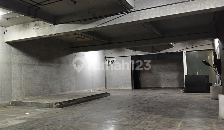 Surya Sumantri Dekat Setra Sari, Ruang Usaha Lantai 1 Cocok U/ Kantor, Showroom, Bar, Salon, Klinik, Dll_ Lay Out