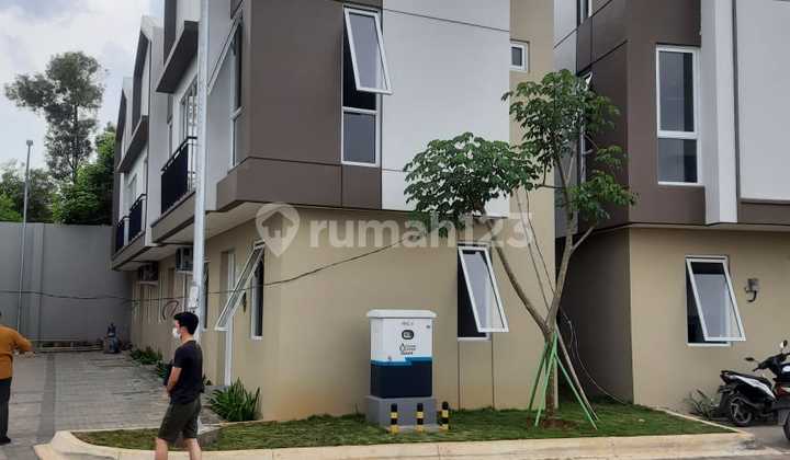 Rumah 2 Lantai Mozia