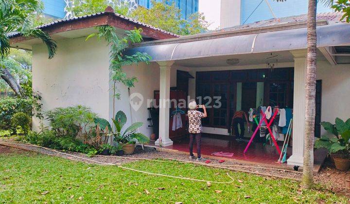 Rumah Lama Terawat Lokasi Kompleks Strategis di Jalan Panjang Kebon Jeruk 1