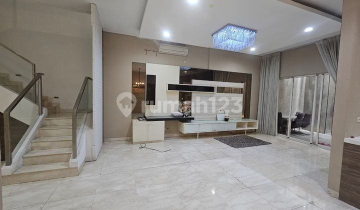 Rumah crown boulevard, Uk 8x24 Semi Furnish rapih siap pakai