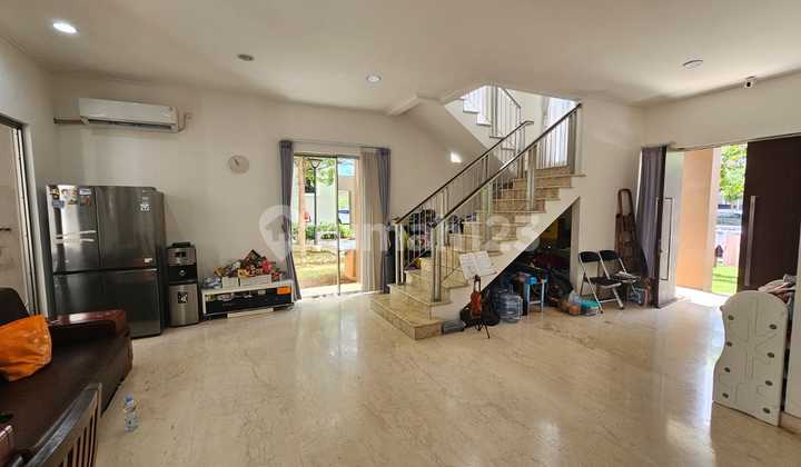 Golf Island House UK 8x15, 5 Minutes From the Toll Road