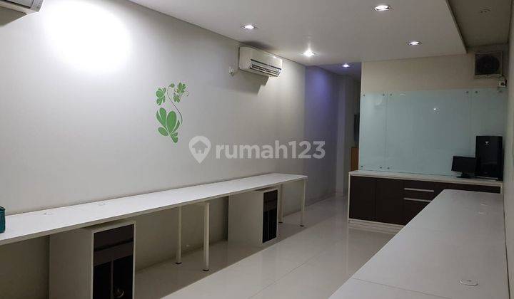 Dijual Ruko Eksklusif Lokasi Strategis 4-1/2 Lt Furnished 1