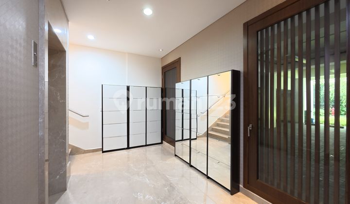 Dijual Townhouse The Pakubuwono House 4 BR Semi Furnished