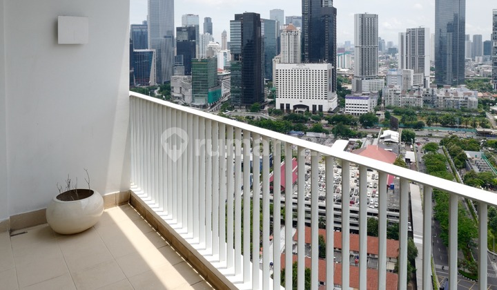 For Rent Capital Residence Apartment 3 BR Good Furnished 2