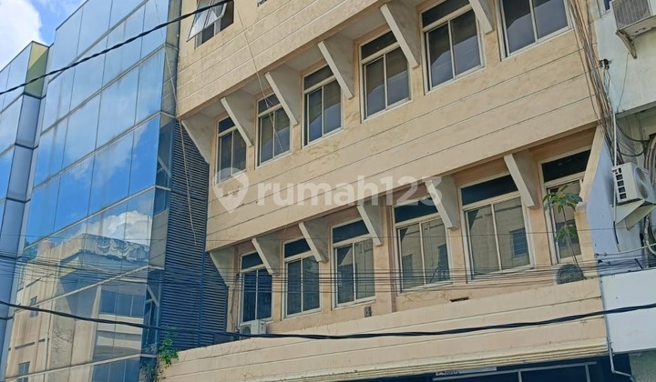 Nice attached shop house ready to use in the Petojo area, 0078 Lin